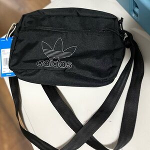 Adidas Small Airliner